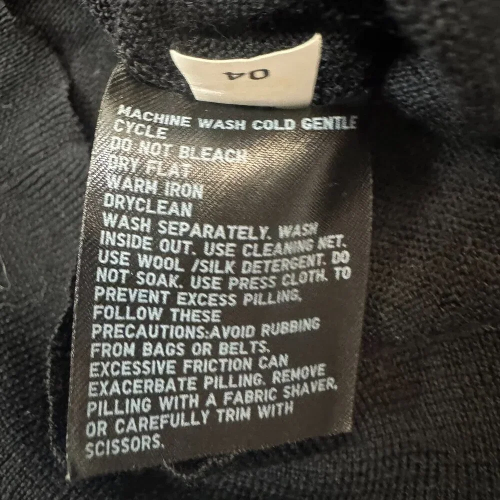 Uniqlo Black 100% Wool V-Neck Sweater Size Small EUC